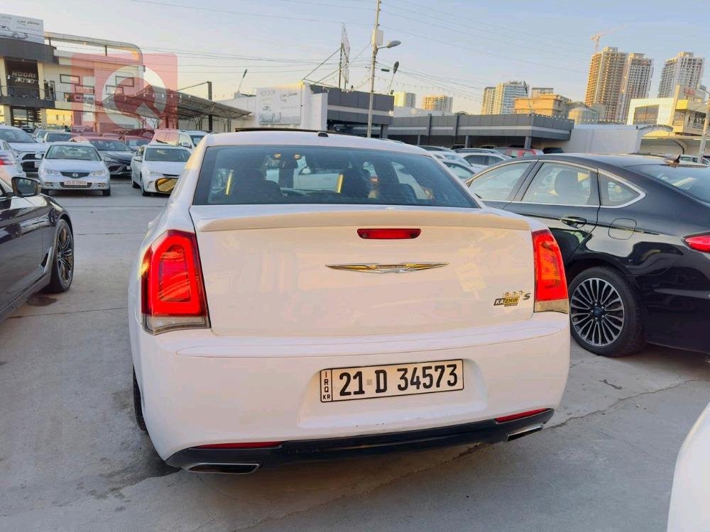 کرایسلەر 300